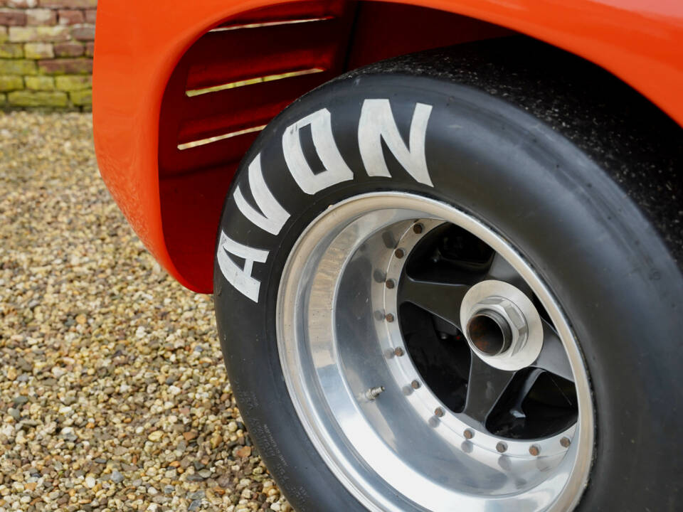 Image 21/50 of McLaren M8C (1970)