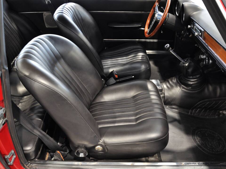 Imagen 39/43 de Alfa Romeo Giulia GT 1300 Junior (1971)