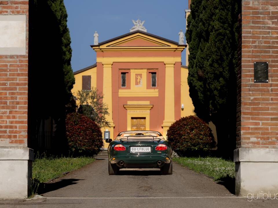 Image 19/70 of Jaguar XKR (2004)
