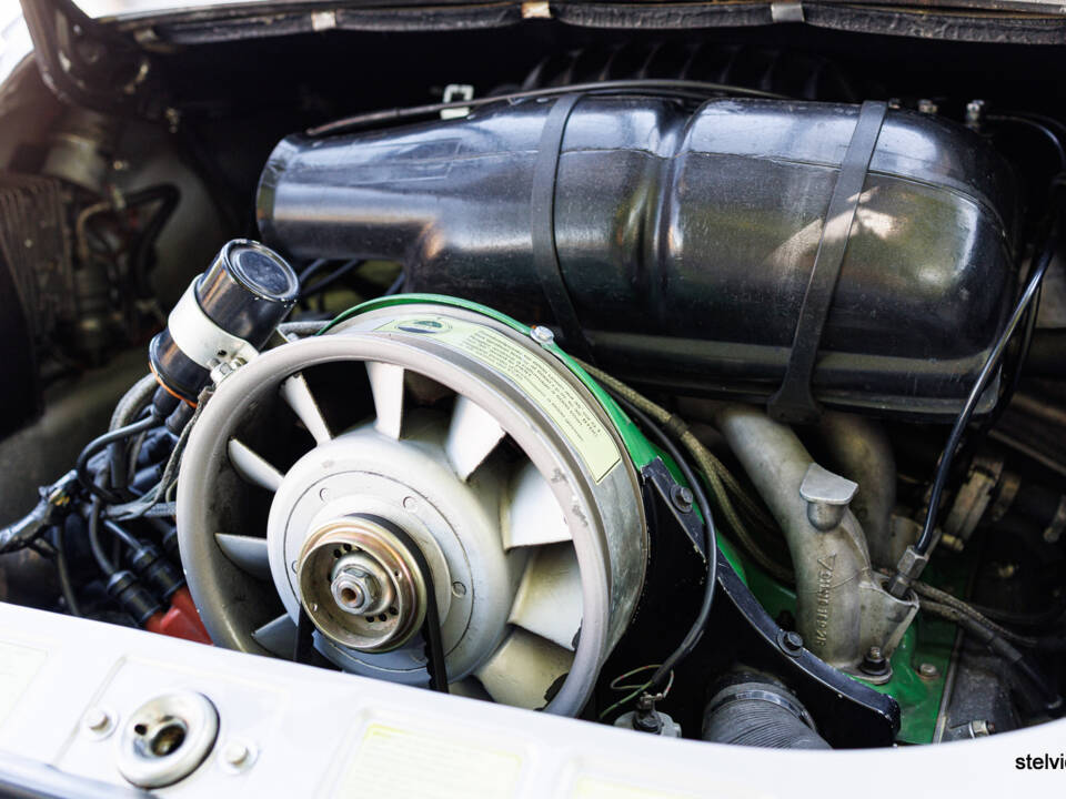 Image 40/42 de Porsche 911 2.7 (1974)