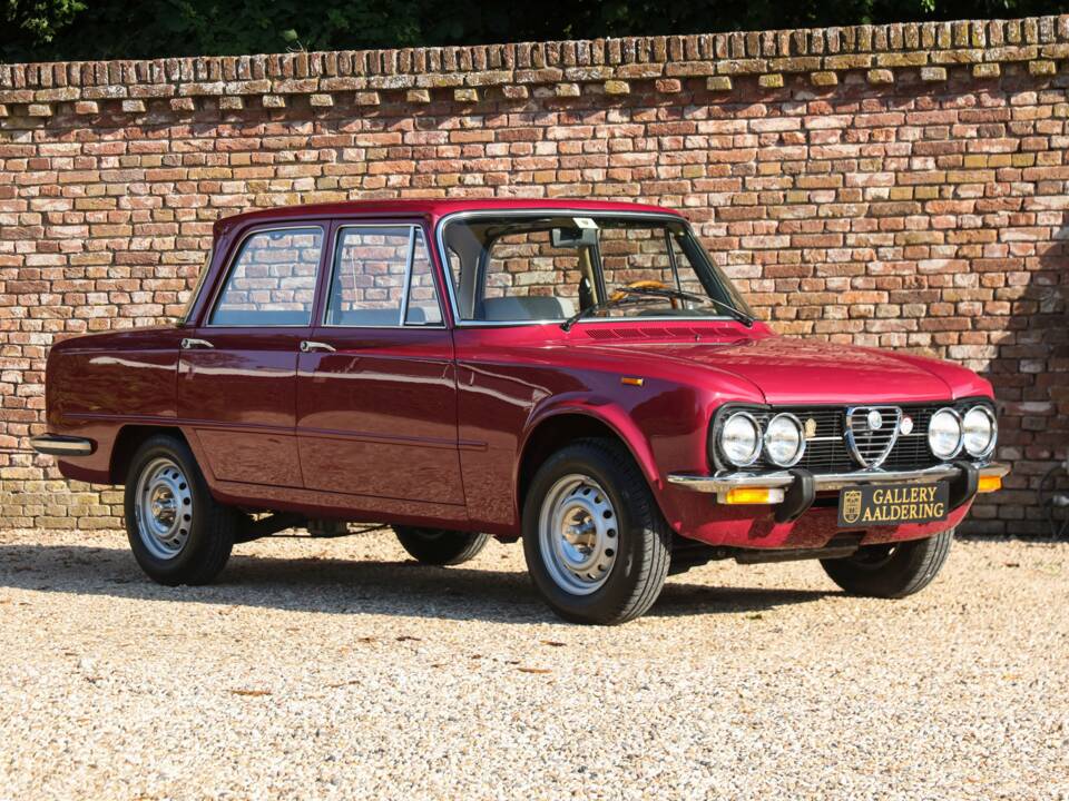 Image 29/50 of Alfa Romeo Giulia Nuova Super 1300 (1975)