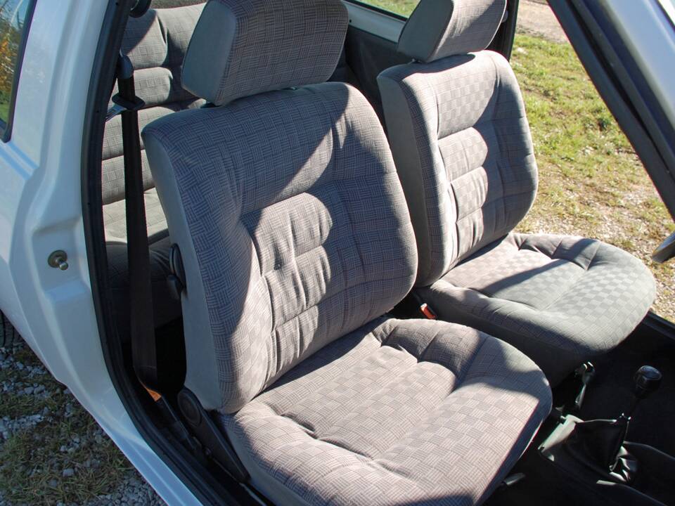 Immagine 13/29 di Volkswagen Polo II Hatchback 1.0 (1989)