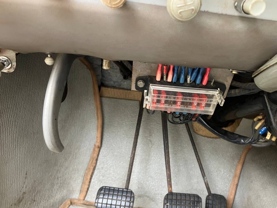 Image 12/18 of Peugeot 403 Familiale (1958)