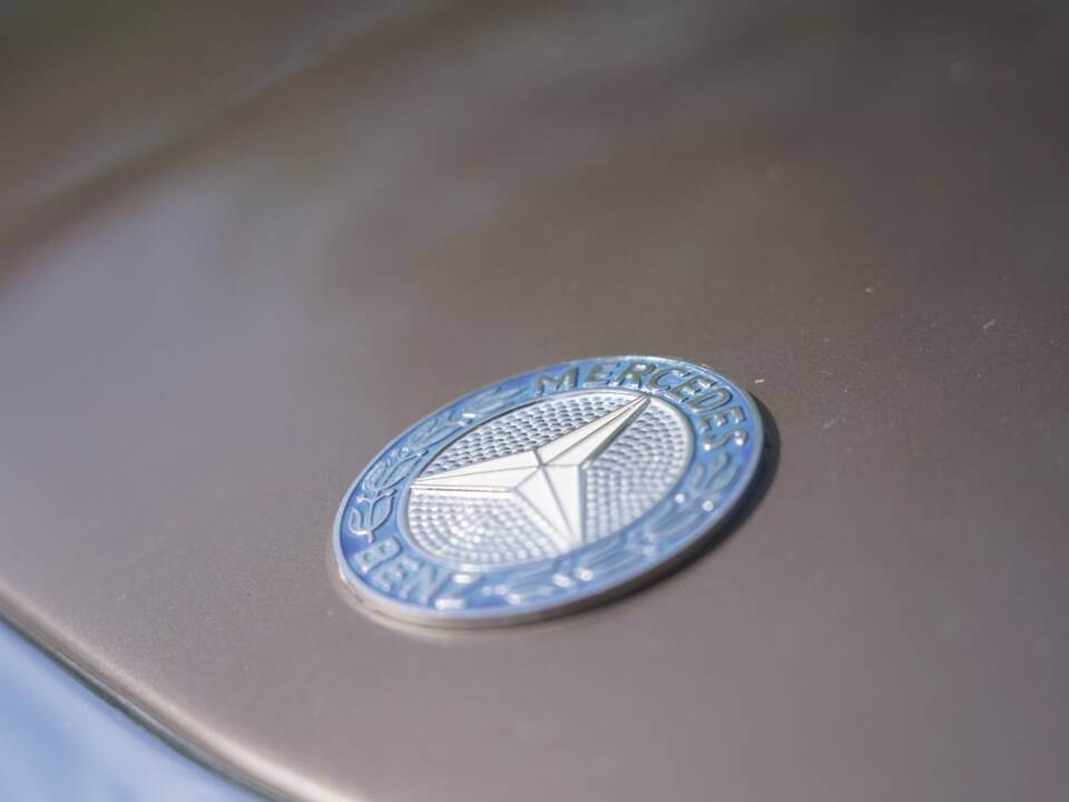 Bild 6/19 von Mercedes-Benz 560 SL (1989)