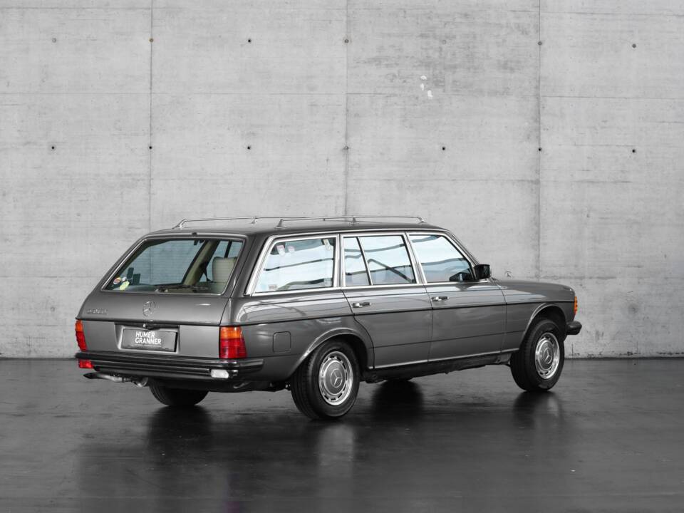 Image 4/49 of Mercedes-Benz 230 TE (1981)