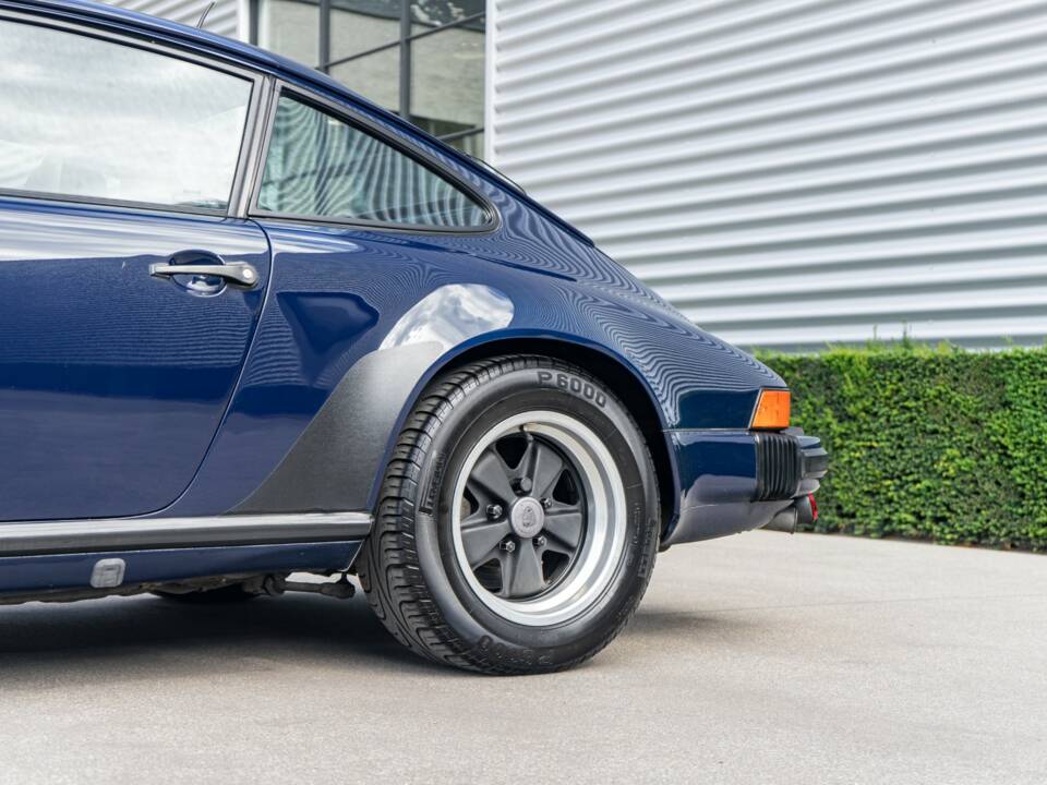 Bild 12/48 von Porsche 911 Carrera 3.2 (1984)