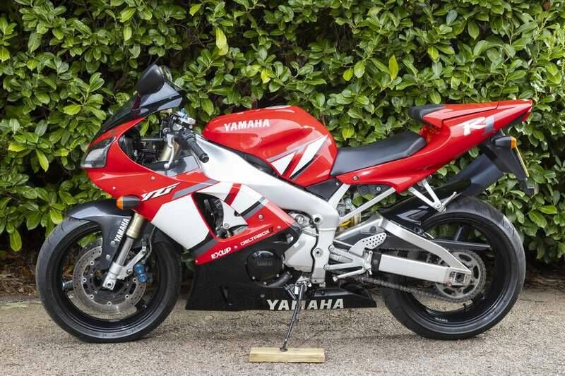 Image 2/33 of Yamaha YZF-R1 (2001)