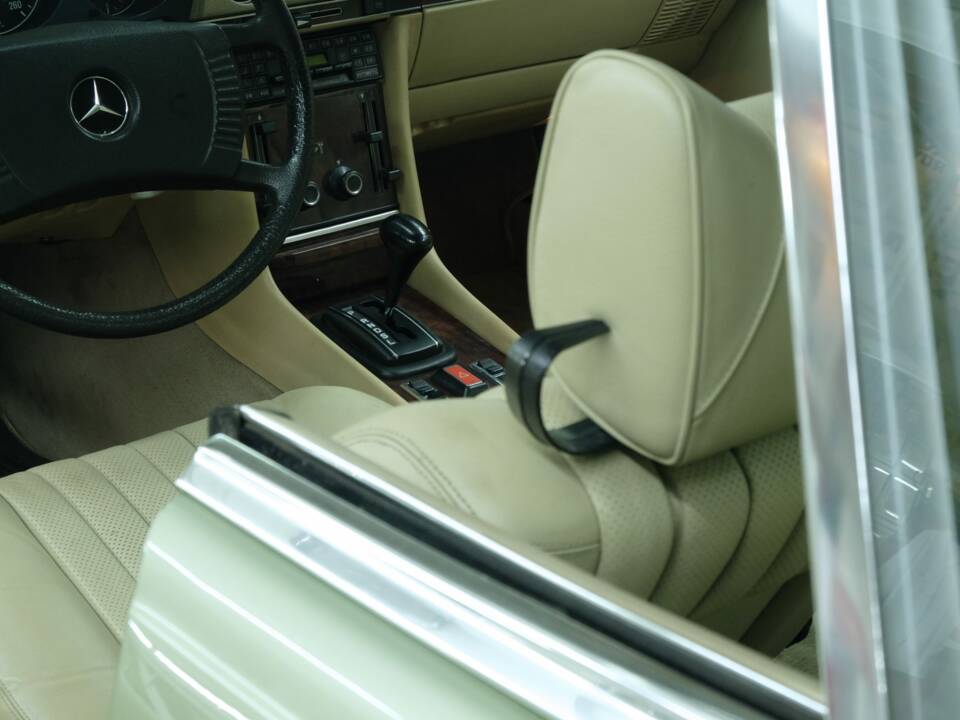 Image 12/50 de Mercedes-Benz 450 SLC 5,0 (1978)