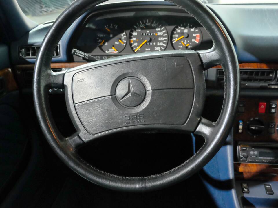 Afbeelding 5/32 van Mercedes-Benz 560 SEL (1990)