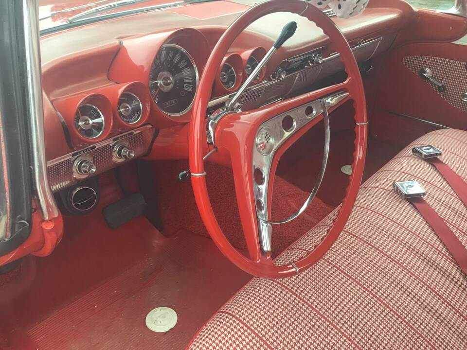 Image 4/4 de Chevrolet Impala Sedan (1960)