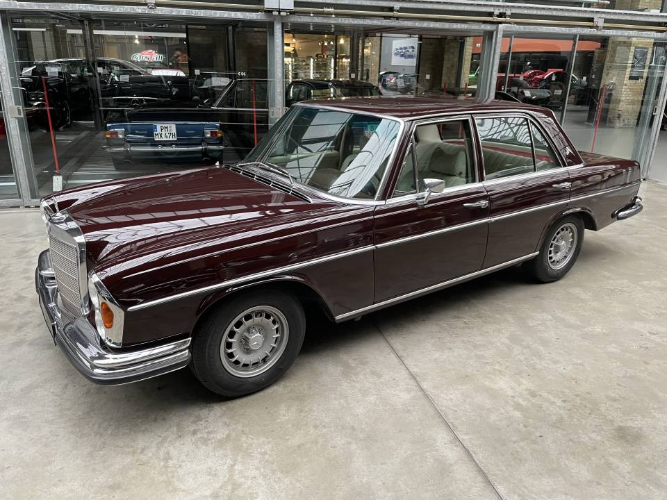 Image 4/50 of Mercedes-Benz 280 SE 4,5 (1972)