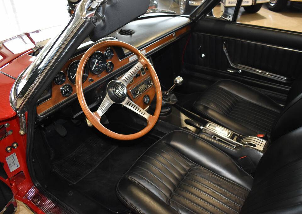 Immagine 2/8 di FIAT Dino 2400 Spider (1971)