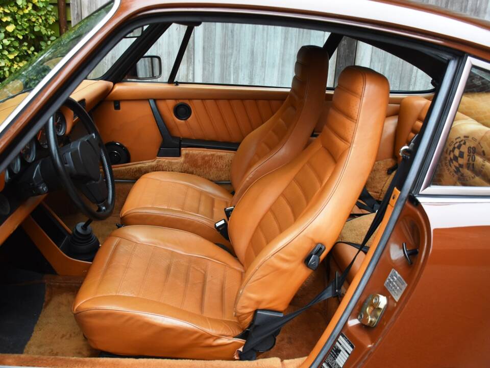Image 18/37 de Porsche 911 Carrera 3.0 (1977)