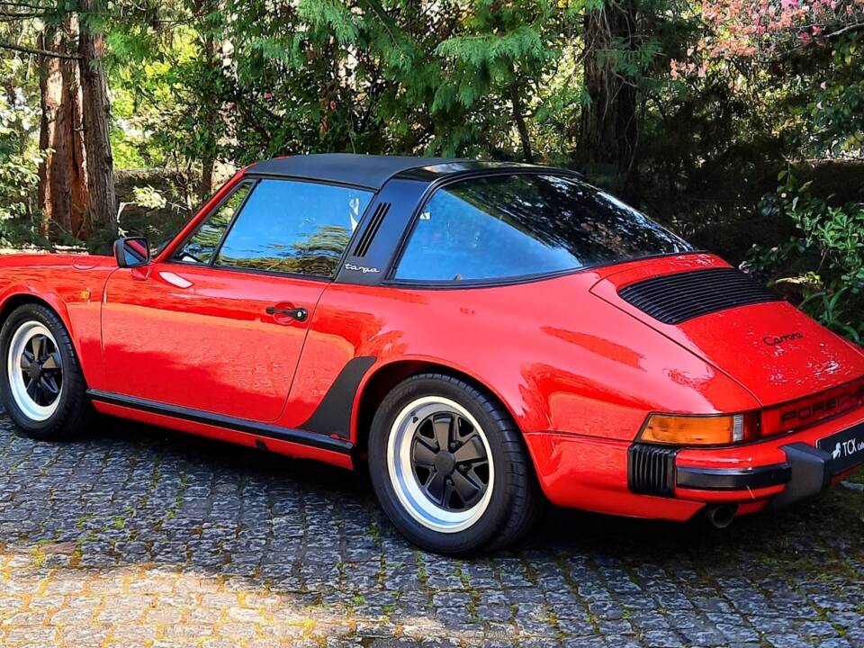 Image 2/10 of Porsche 911 Carrera 3.2 (1985)