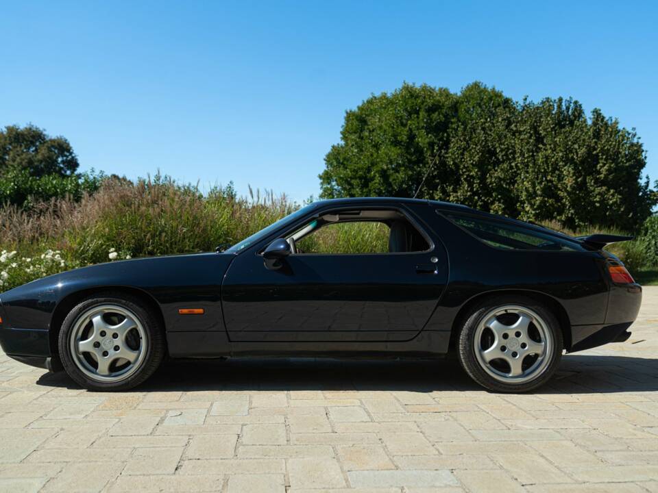 Image 14/50 of Porsche 928 GTS (1992)