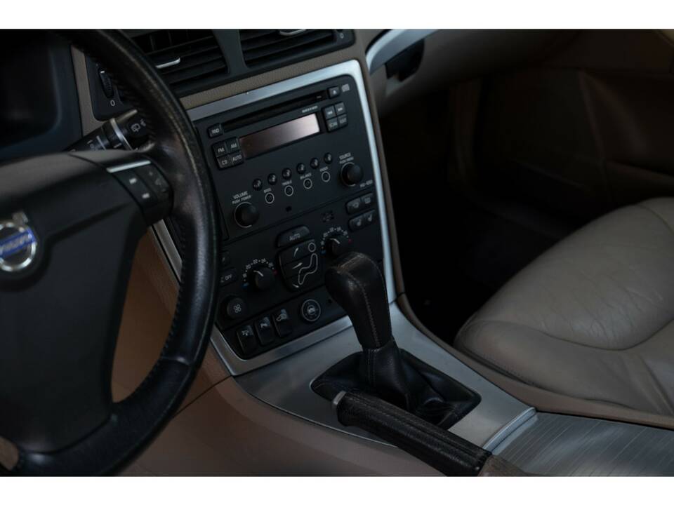 Image 27/43 of Volvo V 70 2.4 (2007)