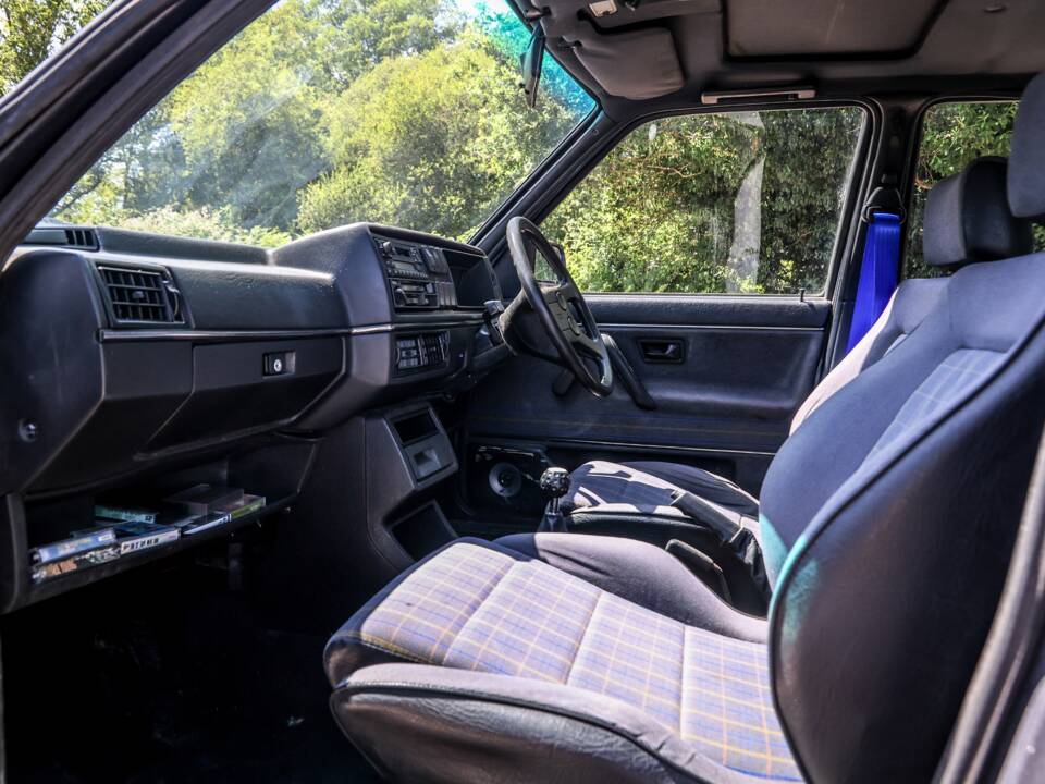 Image 10/26 de Volkswagen Golf Mk II GTi 16V 1.8 (1988)