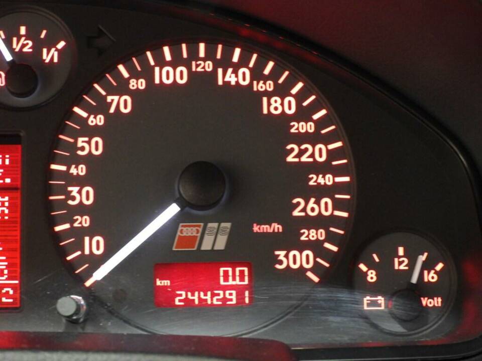 Image 6/15 of Audi S6 Avant (2000)