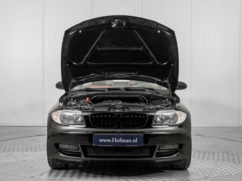Image 34/50 of BMW 118i (2009)