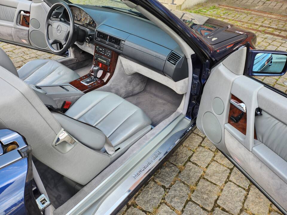 Image 8/16 of Mercedes-Benz SL 320 (1995)