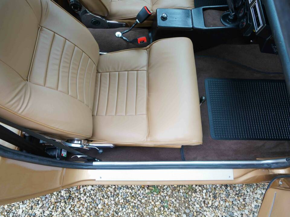 Image 38/50 of Volvo 1800 E (1971)