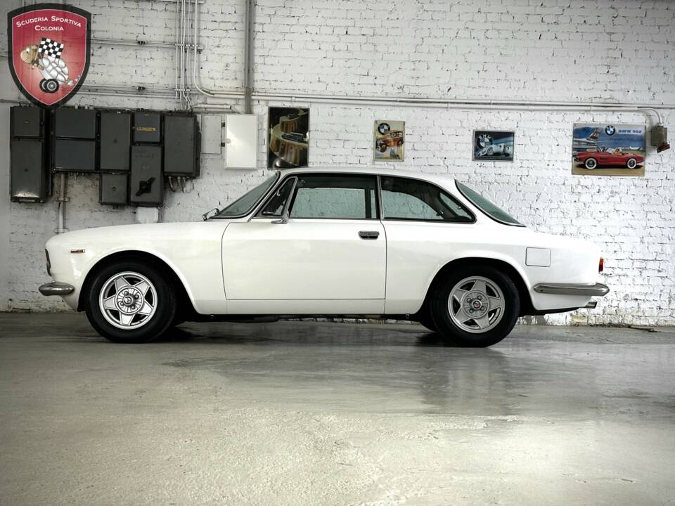 Immagine 8/53 di Alfa Romeo Giulia GT 1300 Junior (1970)
