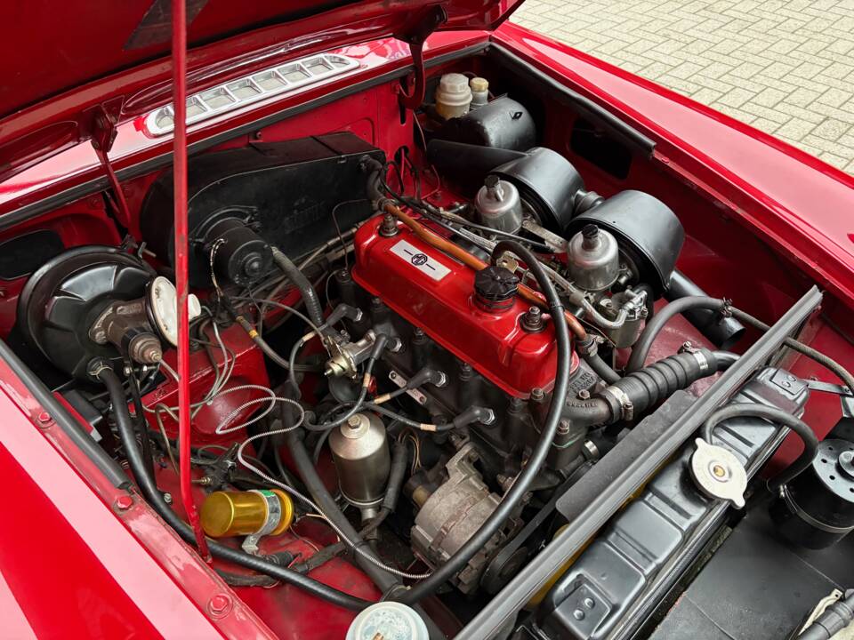Image 20/23 of MG MGB GT (1968)