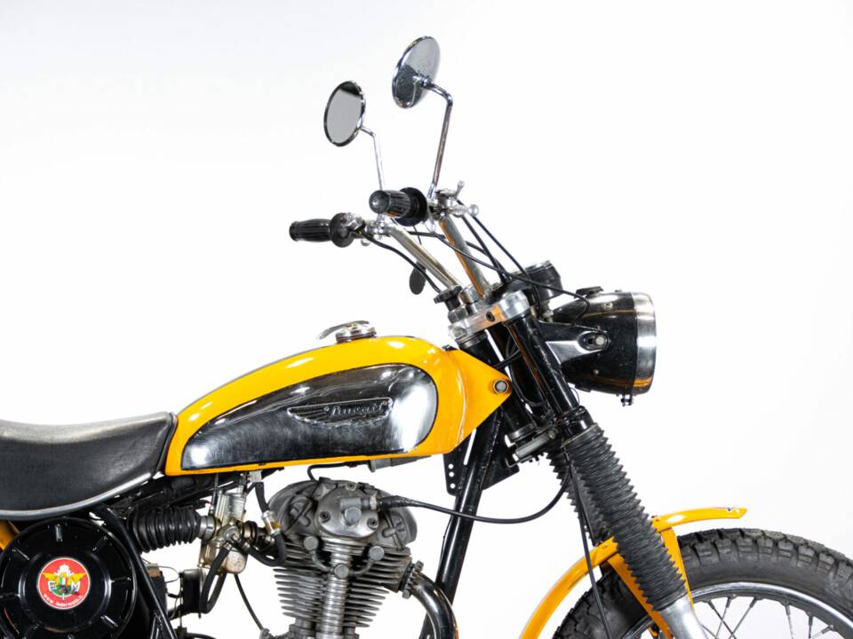 Image 30/50 of Ducati 250 Scrambler (1971)