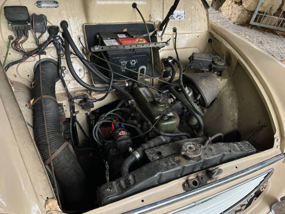 Image 14/18 of Morris Minor 1000 Traveller (1971)