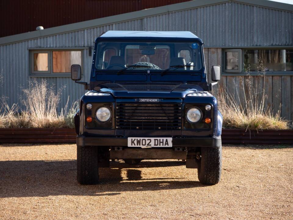 Bild 6/8 von Land Rover Defender 90 Td5 (2002)