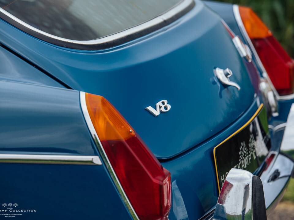 Image 8/40 of MG MGB GT V8 (1973)