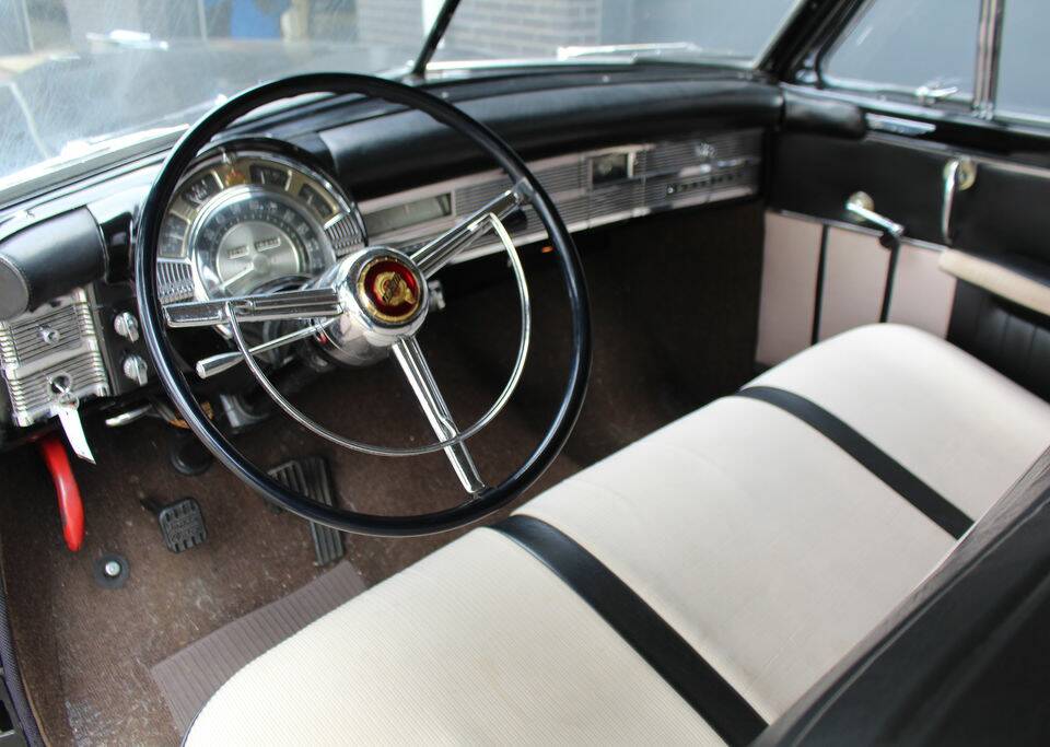 Image 2/8 of Chrysler New Yorker (1950)