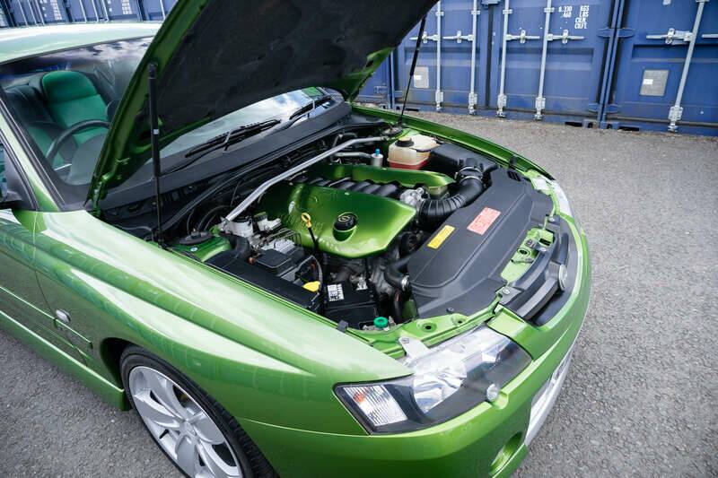 Image 25/45 of Holden LSV R300 (2002)