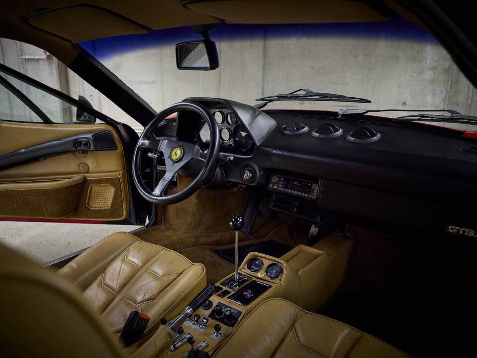 Image 76/97 of Ferrari 308 GTB Quattrovalvole (1983)