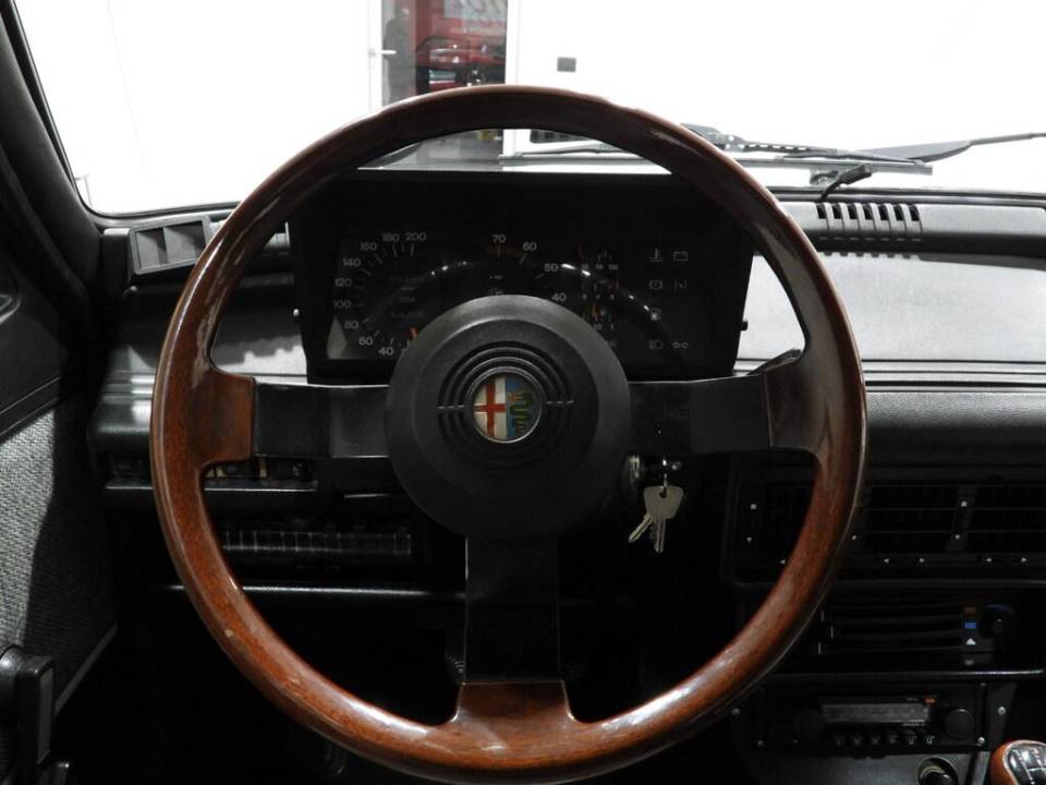 Imagen 7/14 de Alfa Romeo Giulietta 1.6 (1983)