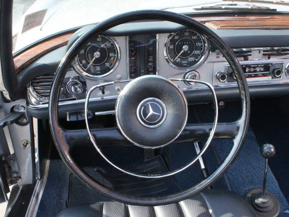 Image 9/16 of Mercedes-Benz 230 SL (1966)