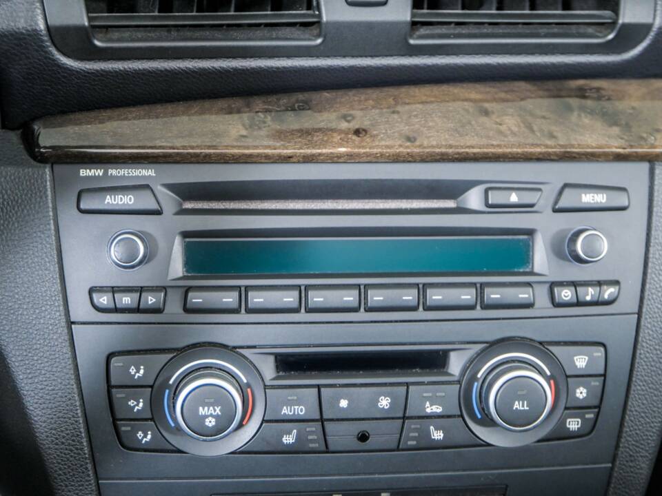 Immagine 23/50 di BMW 125i (2011)