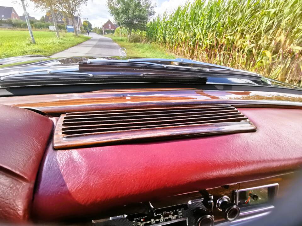 Image 14/24 of Mercedes-Benz 280 SE 3,5 (1971)