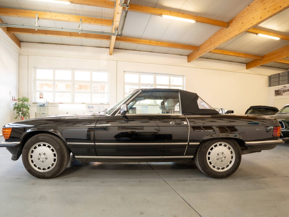 Image 2/14 of Mercedes-Benz 560 SL (1986)
