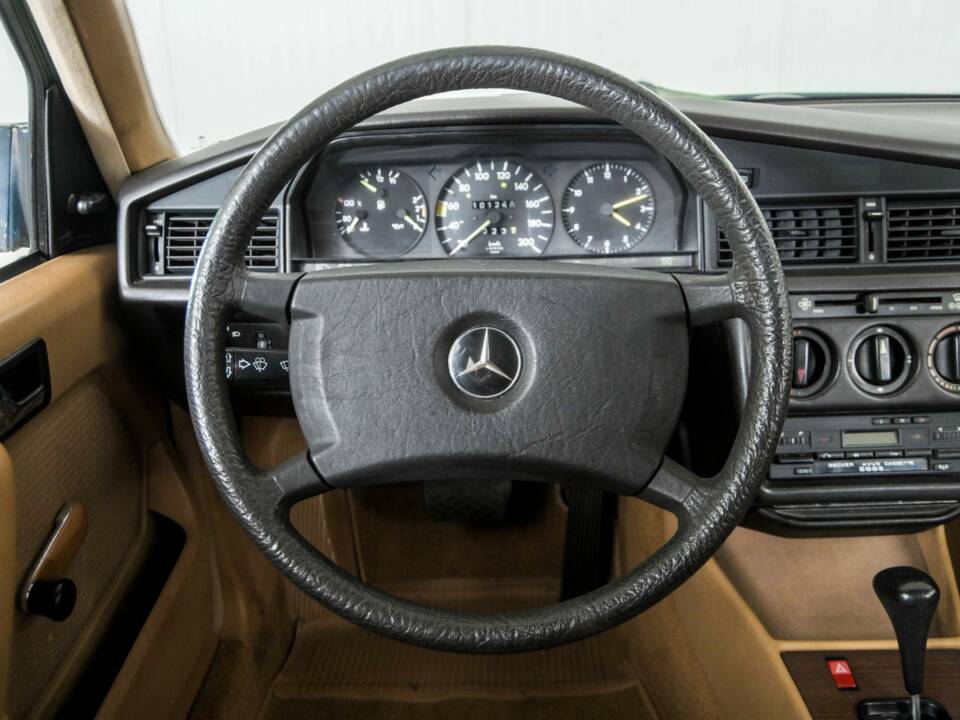 Obraz 8/50 pojazdu Mercedes-Benz 190 D 2.5 (1986)