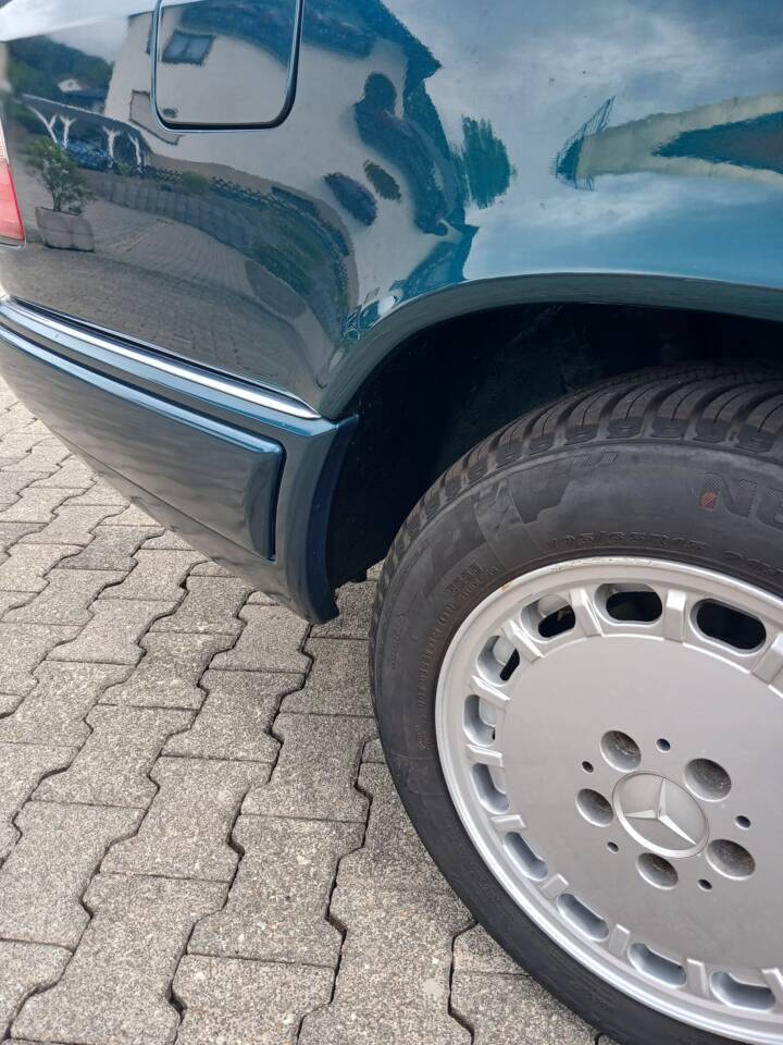 Image 28/29 of Mercedes-Benz E 200 (1995)