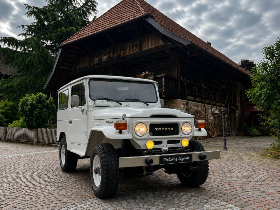 Image 7/67 of Toyota Land Cruiser FJ 40 (1982)