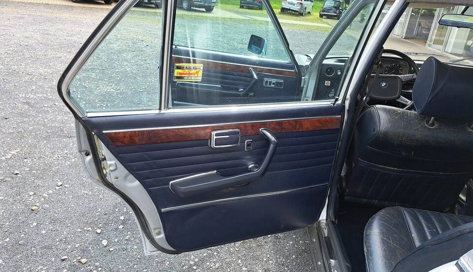 Bild 8/23 von BMW 3,3 Li (1976)