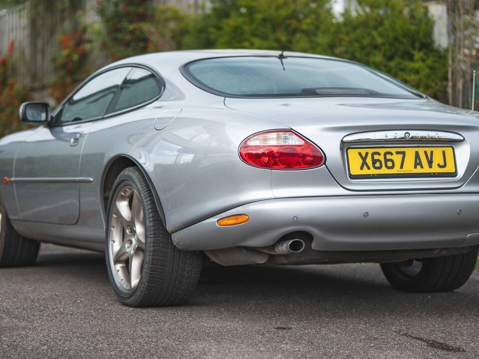 Imagen 3/50 de Jaguar XK8 4.0 (2000)