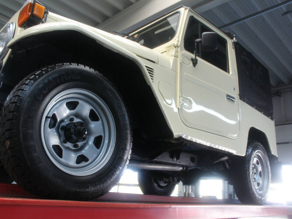 Image 9/50 of Toyota Land Cruiser FJ 40 (1978)