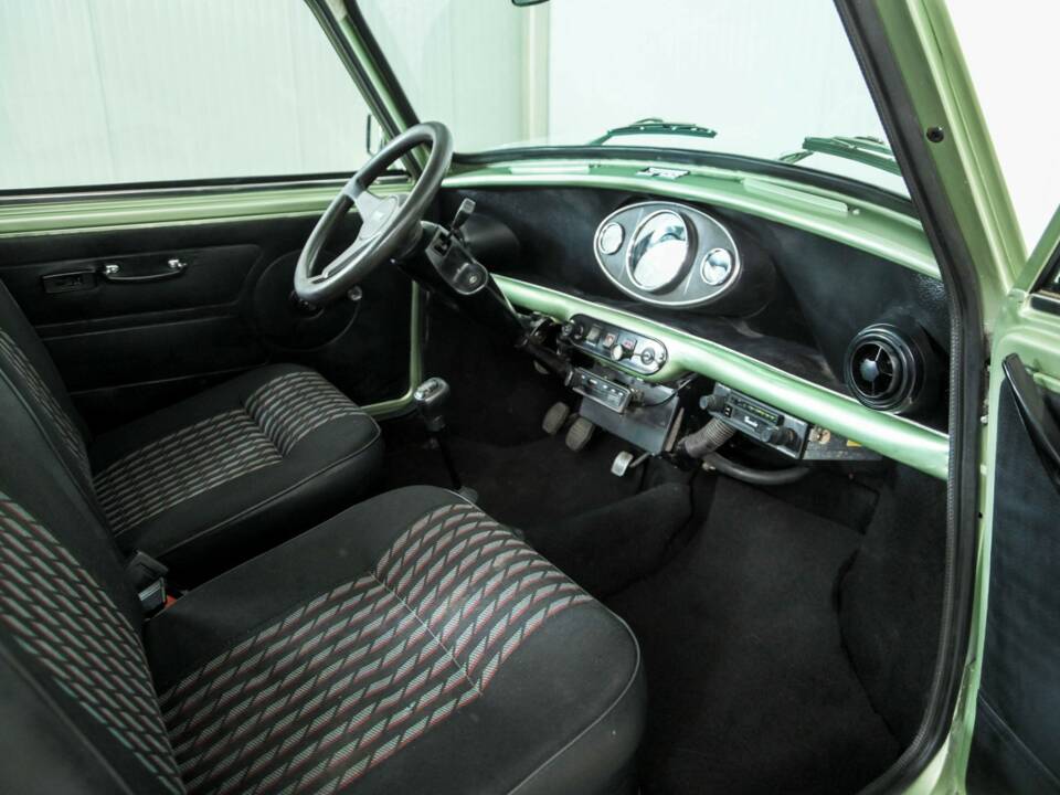 Image 11/50 of Austin Mini 1000 (1983)