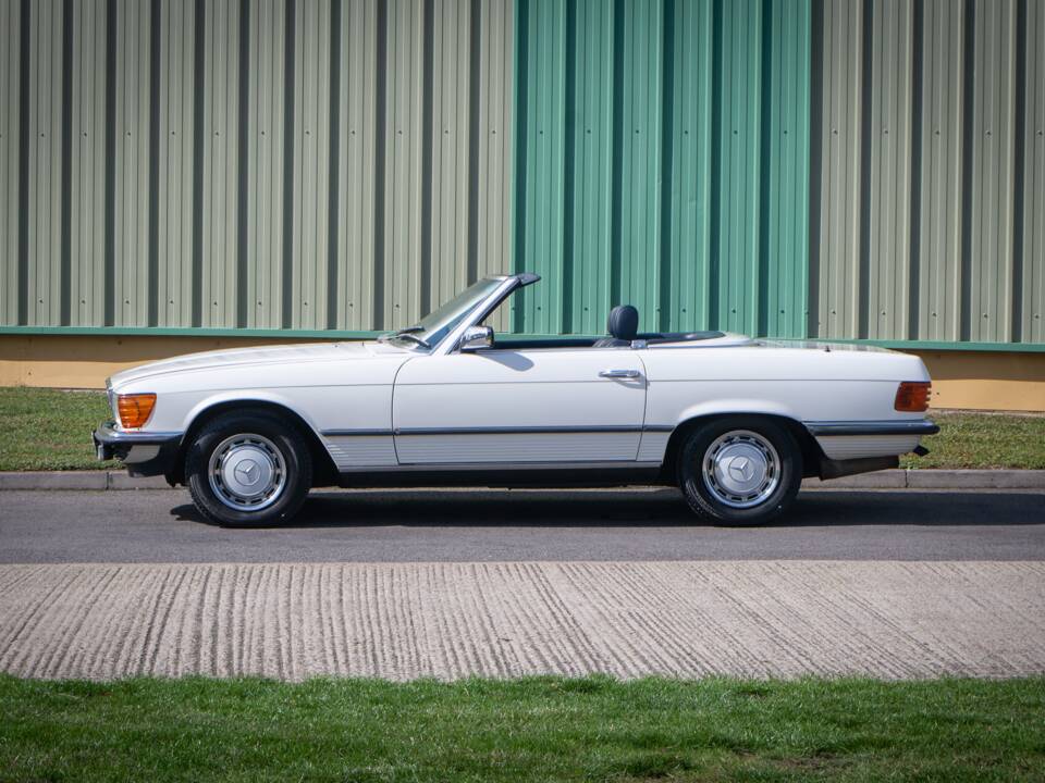 Afbeelding 3/35 van Mercedes-Benz 280 SL (1984)