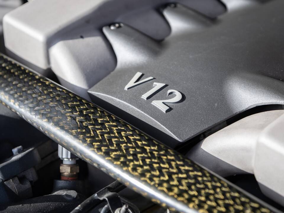 Image 17/30 of Aston Martin V12 Vanquish (2002)