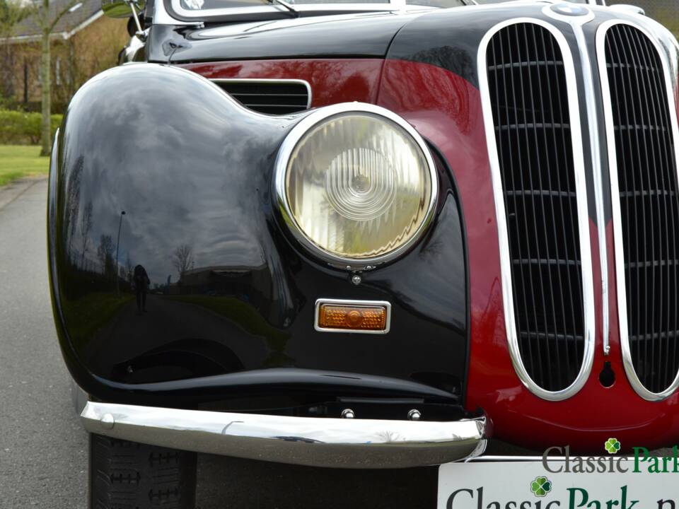 Bild 40/50 von BMW 327 (1949)