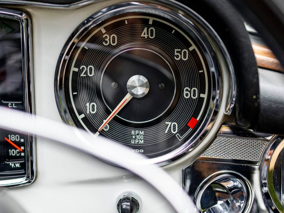 Image 47/50 of Mercedes-Benz 280 SL (1968)